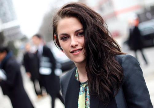 Кристен Стюарт: Зөвшөөрөлгүй зураг авах нь хүчирхийлэл үйлдэж байгаагаас ялгаагүй